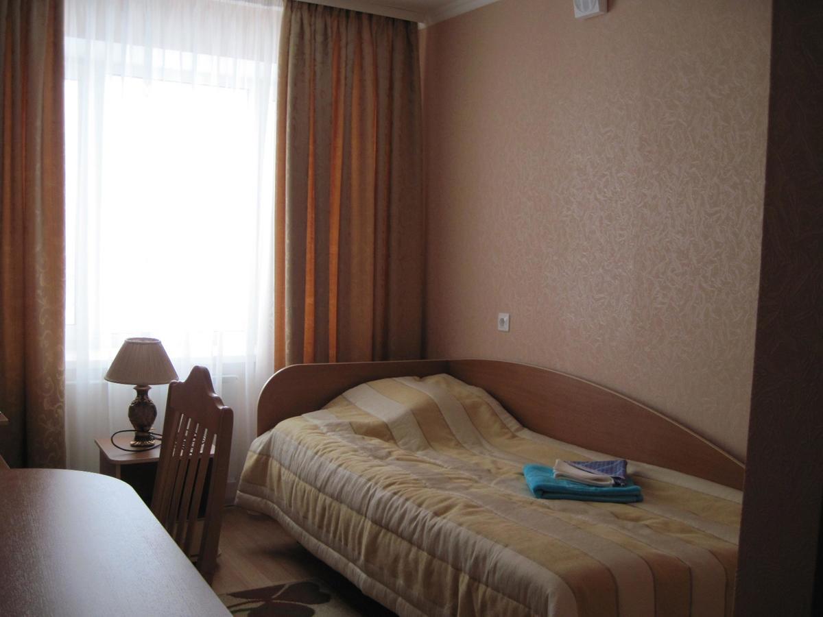 Masty Hotel Mosty מראה חיצוני תמונה
